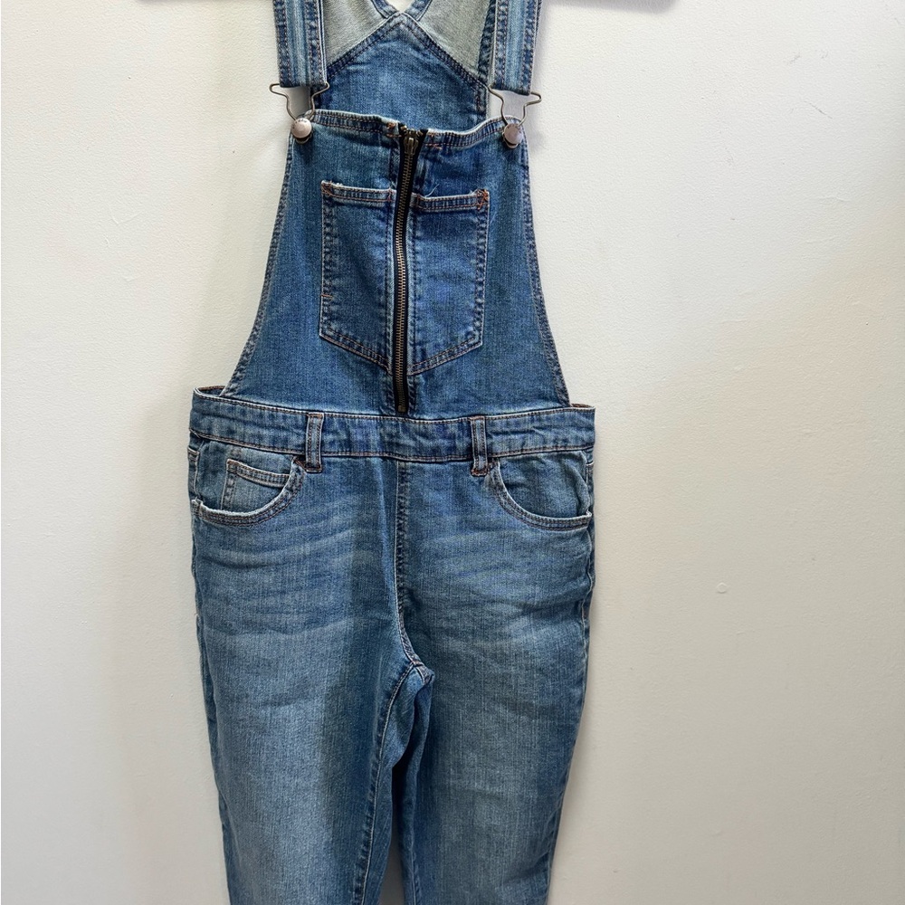 Ivy & Main Juniors Denim Overalls. Size 3. - Picture 6 of 10